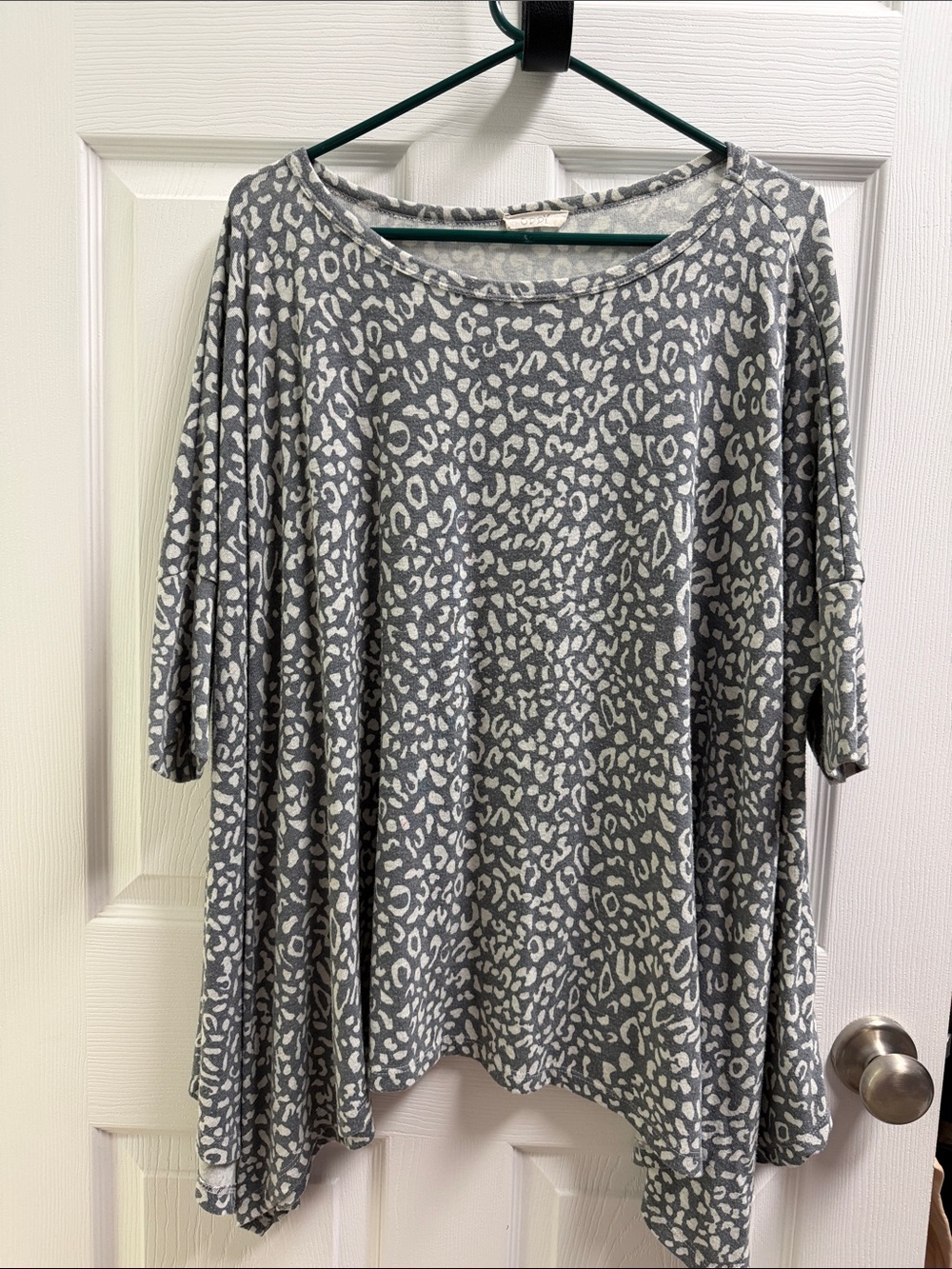 ODDY Gray and White Leopard Print Tunic Top